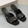 Buty zwykłe 2024 Kobiety Summer Retro Otwarte palce na wysokim pięcie kwadratowe rybne usta sandały i kapcie