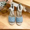 Nouveau Denim Denim Espadrilles brodées Sandales compensées Plate-forme Escarpins Talons Designers de luxe pour femmes d'été Bouts ouverts Mode Sable Chaussures décontractées Chaussures d'usine