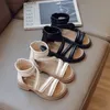 Sandalen Meisjes Sandalen Zomer 2024 Nieuwe Open Prinses Schoenen Grote Kinderen Zachte Zool Meisjes Internet Rode Romeinse Schoenen Q240328