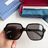 新しいDes Luxury Bigrim Sunglasses UV400 For Women Italy Plank Square Black Frame HD Gradient Lens 891159-18-145ファッションモデルゴーグルゴールドレターレッグフルセットケース