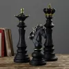 Sculptures 1 pièces pièces d'échecs en résine accessoires de jeux de société figurines d'échecs internationales rétro décor à la maison ornements d'échecs modernes simples