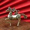 Figurines décoratives faites à la main en cuivre cheval porte-clés pendentifs suspendus bijoux en laiton chanceux singe équitation Vintage porte-clés anneaux pendentif