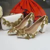 Kleidschuhe BaoYaFang Spitzschuh Strass Braut Hochzeit und Tasche Dünne Ferse Slingbacks Weibliche Damen Party Schuh Flache Frauen