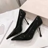 En Kaliteli Seksi Kadın Yüksek Topuklu Tasarımcı Ayakkabı Yaz Plajı Sandalet Patent Deri 9.5cm Kuzguk Hinli Kutu EU35-42
