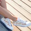 Casual skor bkqu söt tecknad dinosaurie blommor mönster kvinnor bekväma duklägenheter vulkaniserade snörning sneakers damer