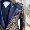 Floral Jacquard Tuxedo Suits For Men Wedding Slim Fit Navy Blue and Gold Gentleman Jacket With Vest Pant 3 Piece Manlig dräkt W7KK#