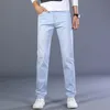 2024 Brand Top Classic Style Men Spring Summer Jeans Busin Casual Light Blue Stretch Cott Denim Manliga byxor D0FH#