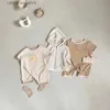 Tシャツ2023夏の新しい赤ちゃん短袖ジャンプスーツかわいい太陽プリント幼児用ジャンプスーツボーイカジュアルな新生児幼児衣服24328