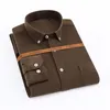 Herbst Herren Corduroy Lg Sleeve Butt-Down-Hemd Japan-Stil Einzelne aufgesetzte Tasche Bequeme weiche Standard-Fit-Freizeithemden U0Zh #