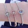 Swarovskis Schmuck-Armband, dynamisches und schlagendes Herz, rundes Armband, glänzendes und springendes Herz, weibliches Armband