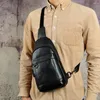 Midjepåsar Trend Men äkta Cowleather Fashion Travel Triangle Chest Sling Bag Design One Shoulder Cross-Body Day-Pack Man 8016