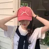 Ball Caps Ins Haftowane łuk baseball kobiety w 2024 wiosny i letni pokaz twarz małe słodkie różowe czapki słoneczne