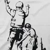 Banksy Wall Graffiti Girl Searching Soldier T Shirt Vintage Fi Men's Tshirt Overized O-Neck Men Clothes M4W6#