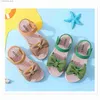 Sandaler Girls Sandals Summer New Korean Edition Middle and Big Childrens Casual Flat Bottom Soft Sole Princess Shoes Version Little Girls Beach S Q240328