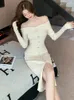 Robes décontractées Blanc Tricoté Élégant et Jolie Robe Femme Automne Hiver Mode Pull Moulant 2024 Coréen Chic Hors Épaule