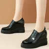 Scarpe casual Sneakers moda Donna Slip On Zeppe in vera pelle Décolleté con plateau vulcanizzato con punta tonda e tacco alto