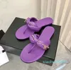 2024 Slippers Sandals لارتداء الصنادل المسطحة القاع بالخارج