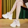 Freizeitschuhe Krasovki 9 cm Air Mesh Atmungsaktive Echtleder Sneakers Sommer Synthetische Frauen Bequeme weiße Schnürplattform Keil