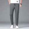 Pantaloni da uomo Estate casual da uomo elastico in vita ultrasottile seta ghiaccio freddo nero grigio pantaloni sottili elastici tessuto Lyocell liscio Pantaloni pantaloni sportivi J240328