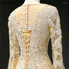 Robe de soirée sirène dorée, manches longues, col rond, perles, fleurs faites à la main, robe formelle, Serene Hill, HM67058, 2024