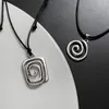 Pendentif Colliers 1PC Vintage Spiral Vortex Collier de corde en cuir tissé à la main pour femmes unisexe Boho Swirl ras du cou bijoux de mode