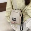 Sacs à bandoulière de créateurs d'exportation, sac seau en lin simple pour femmes, tendance, nouveau 2024, couleur contrastée populaire, bandoulière unique