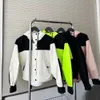 Solidne czarne kurtki z kapturem vintage męskie kurtki Kobiety Prosty projektant na zewnątrz zużycie Spring High-End Tops płaszcze S-XL FZ2403283