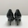 حذاء اللباس برشام أسود مضخات إصبع القدم المدببة ربيع 2024 أزياء مثير عارية زلة على الكعب العالي للنساء صيف 8 سم