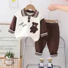 Kläderuppsättningar Baby Designer 1st Birthday Boy Outfit 2024 Spring Cartoon Turn-Down Collar Long Sleeve T-shirts and Pants Kids Girls Boys Pass