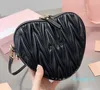 2024 Pink Heart Bag Women Leather Elegant Handbags Mini Designer Bags Girls Söt axel Crossbody Bag Fashion Chain Phone Purse