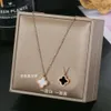 Ny klassisk Van Clover Necklace Korean Simple Titanium Necklace Ladies 18K Rose Gold Clover Shell Pendant Ins Trendy CollarBone Chain