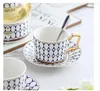 Tazze Piattini Teiera in stile europeo Bone China Set di piattini per tazza da caffè in ceramica a strisce dipinta a mano Tè pomeridiano inglese