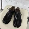 Chaussures décontractées Mode Hommes Split Toe Plat Noir En Cuir Verni À Lacets Rétro Derby Mâle Jeune Classique Designer Quotidien