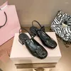 Scarpe casual Mary Jane Sandali Baotou con tacco basso per donna 2024 Primavera Testa quadrata T-fibbia posteriore Air Thick