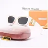 MIUI SUMPLASSES CADRES OVAUX Lunettes de soleil Designer Femme Résistant Radiation Personnalité Retro Grasses Board High Grade