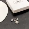 MIUSMIUS broche luxe toonbank nieuw model gelijktijdig nieuwe kleine broche hoogwaardige strass-broche voor dames