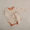 Frühling Herbst Baby Junge Mädchen Pyjamas Karotte Oneck BodysuitTshirtElastische Taille HosenCap geboren Hause Tragen Nachthemd E8357 240325