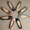 Klassisk rund tå bowtie lägenheter kvinna vikbara rullningsskor ficka loafers serpentineesequins ballerinas damklänning mocasines 240329