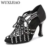 Chaussures de danse WUXIJIAO haute qualité femmes salle de bal Latin Sasha professionnel personnalisé disponible 2024