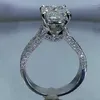 Bröllopsringar Ne'w Bling Engagement för kvinnor AAA Cubic Zirconia Dazzling Crystal Ring Party Fashion Luxury Lady Jewelry