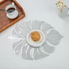 Tapetes de mesa 4 PCS Bronzeado PVC Placemat Folhas Escavadas Ocidental Ouro Prata À Prova D 'Água Antiderrapante Isolante Térmico Capa Mat