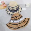 Cappelli a tesa larga di design Cappelli a tesa larga firmati per donna Cappello di paglia intrecciato estivo Cappello da spiaggia a tesa larga di lusso Berretti ombreggianti per esterni Sunbonnet Sunhat Baseball BLD243293