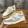 2024 Herrkvinnor Fashion Classic Sneakers Bread Trend Oblique Side Classic Floral Designer Versatile Outdoor Driving Airport Högkvalitativ 36-45 B9