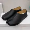 Casual Shoes Split Toe Loafers Woman äkta läder svart vit kvinnlig komfort mulor sommarlägenhet för kvinnor