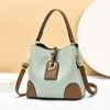 Borse a tracolla Borsa da donna 2024 Versione coreana Moda Secchiello portatile Tendenza Colore Contrasto Texture Borse a tracolla per