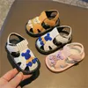 Nyfödda baby första vandrare barn sandaler modedesigner spädbarn mjuk spjälsäng skor sommar småbarn pojkar flickor anti slip casual sneakers