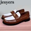 Sıradan ayakkabılar bahar sonbahar retro gerçek deri düz kalın taban tek karışık renkli metal dekor çok yönlü loafers günlük yürüyüş