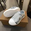 Klassiker barn skor designer baby sneakers storlek 26-35 box skydd björn mönster tryck pojkar flickor avslappnade skor 24mar