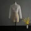 Nouvelle arrivée en dentelle d'arrivée enveloppe lg manche couchée veste de mariage boléro enveloppe en fausse fourrure en fourrure mariée Cape Mariage Femme J3F4 #