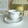 Tazze Piattini Tazza da tè pomeridiano in ceramica vintage, caffè e piattino, pizzicati a mano, pizzo retrò, fiore rosa, relax, latte